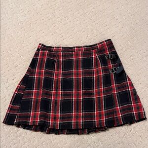 Chic Tartan Mini Skirt in Red and Black